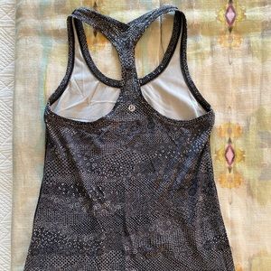 Lululemon tank size 6